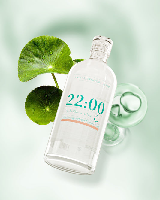 アネトス フェイシャル クレンジング ウォーターのボトルとグリーンリーフの画像