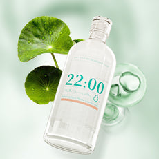 アネトス フェイシャル クレンジング ウォーターのボトルとグリーンリーフの画像