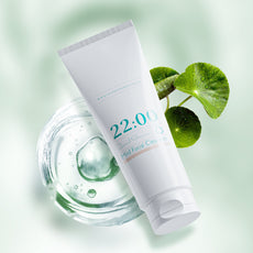 22:00 アネトス マイルド フェイシャル クレンザーと水のうつりのある画像